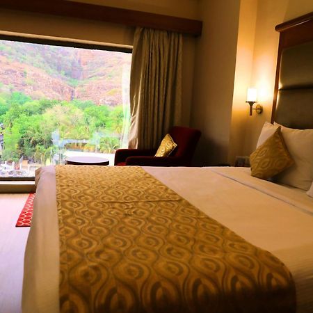 Raj Park- Hill View Hotel Тирупати Екстериор снимка