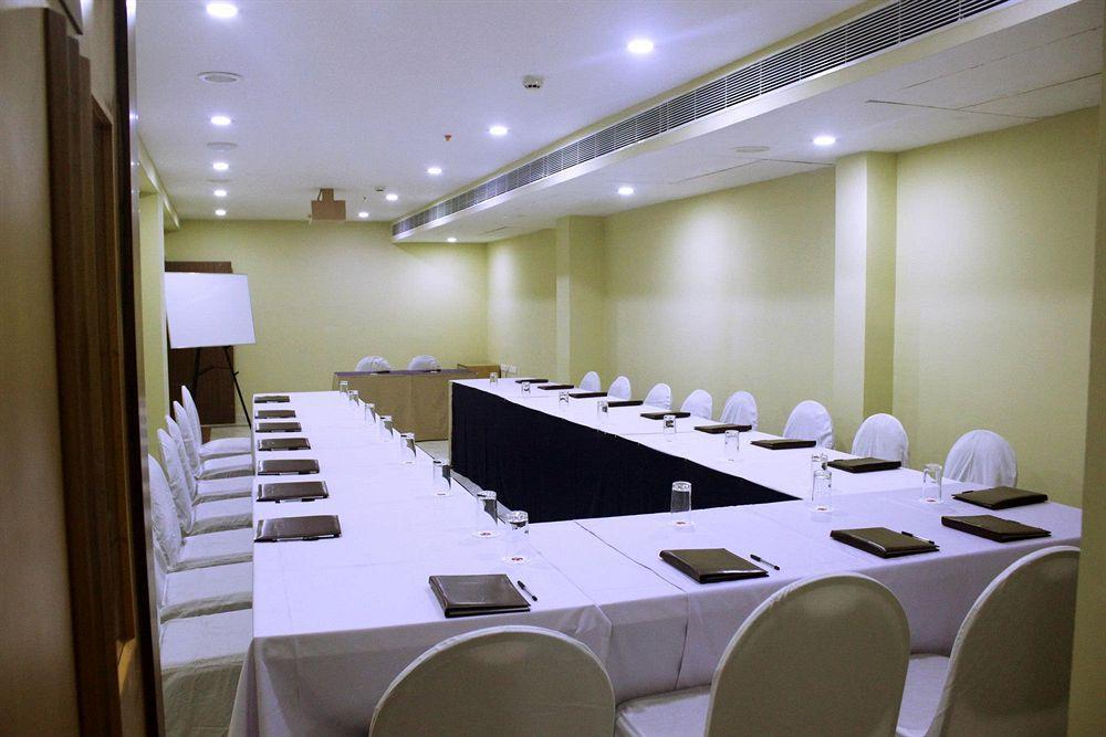 Raj Park- Hill View Hotel Тирупати Екстериор снимка