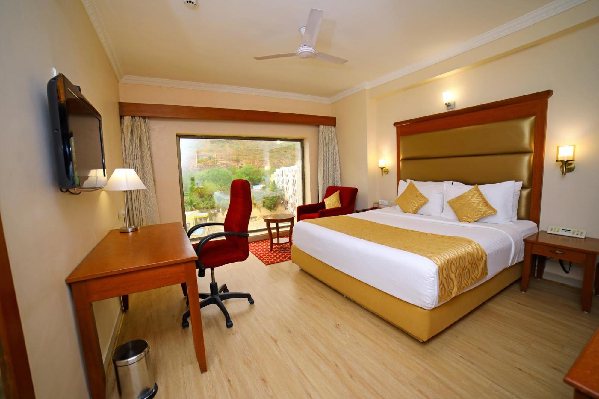 Raj Park- Hill View Hotel Тирупати Екстериор снимка