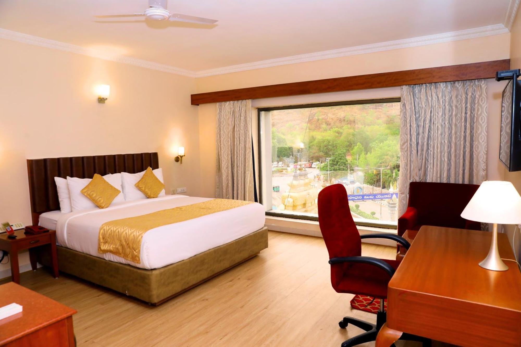 Raj Park- Hill View Hotel Тирупати Екстериор снимка