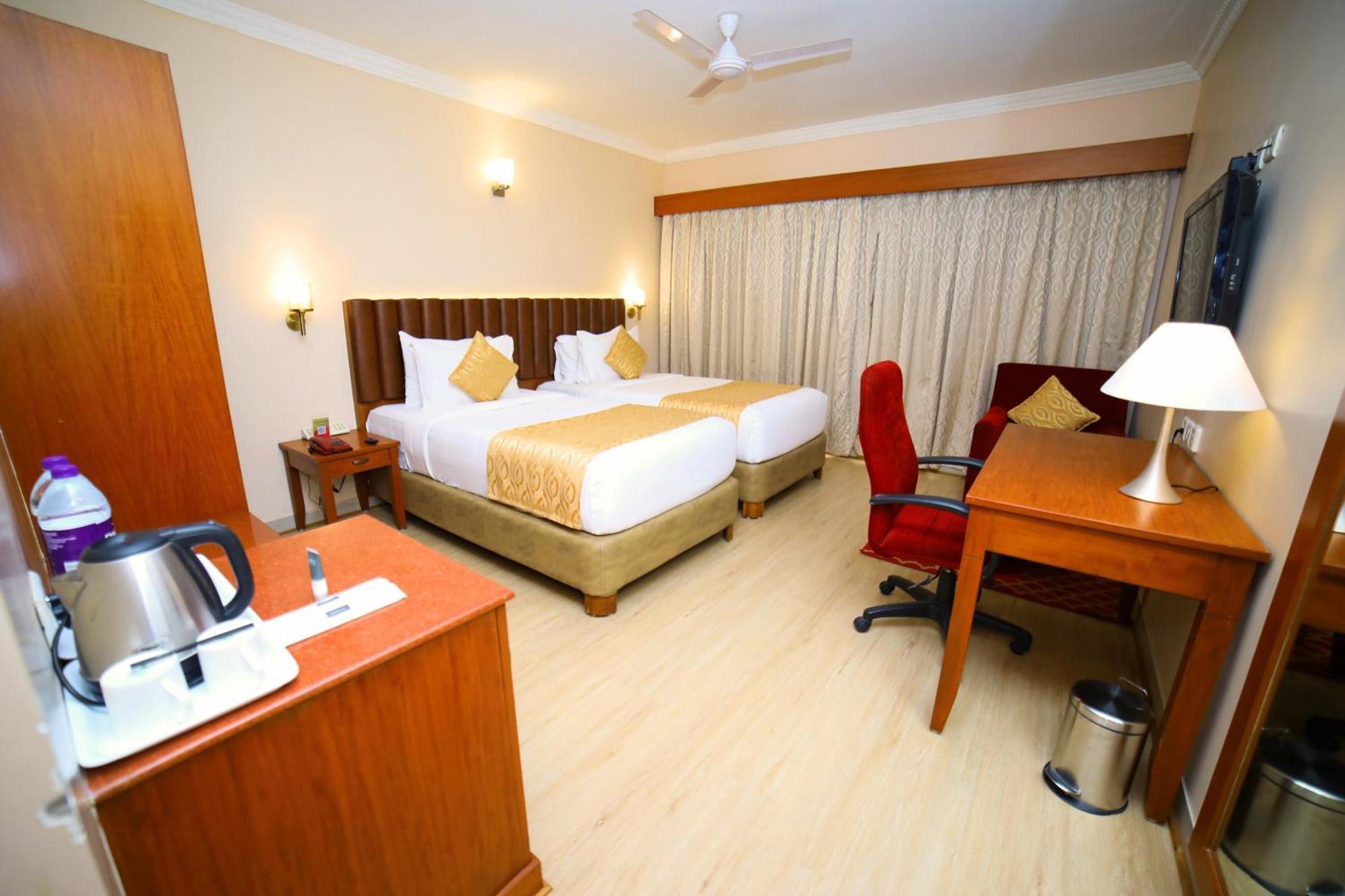 Raj Park- Hill View Hotel Тирупати Екстериор снимка