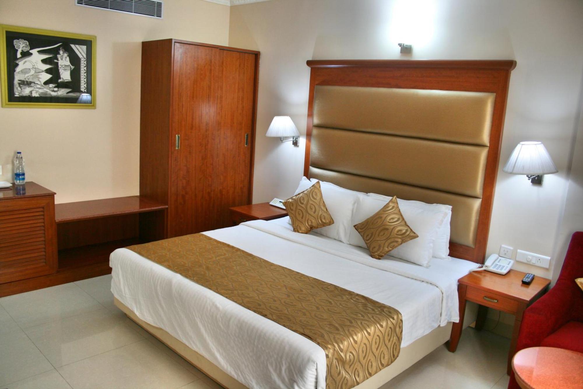Raj Park- Hill View Hotel Тирупати Екстериор снимка