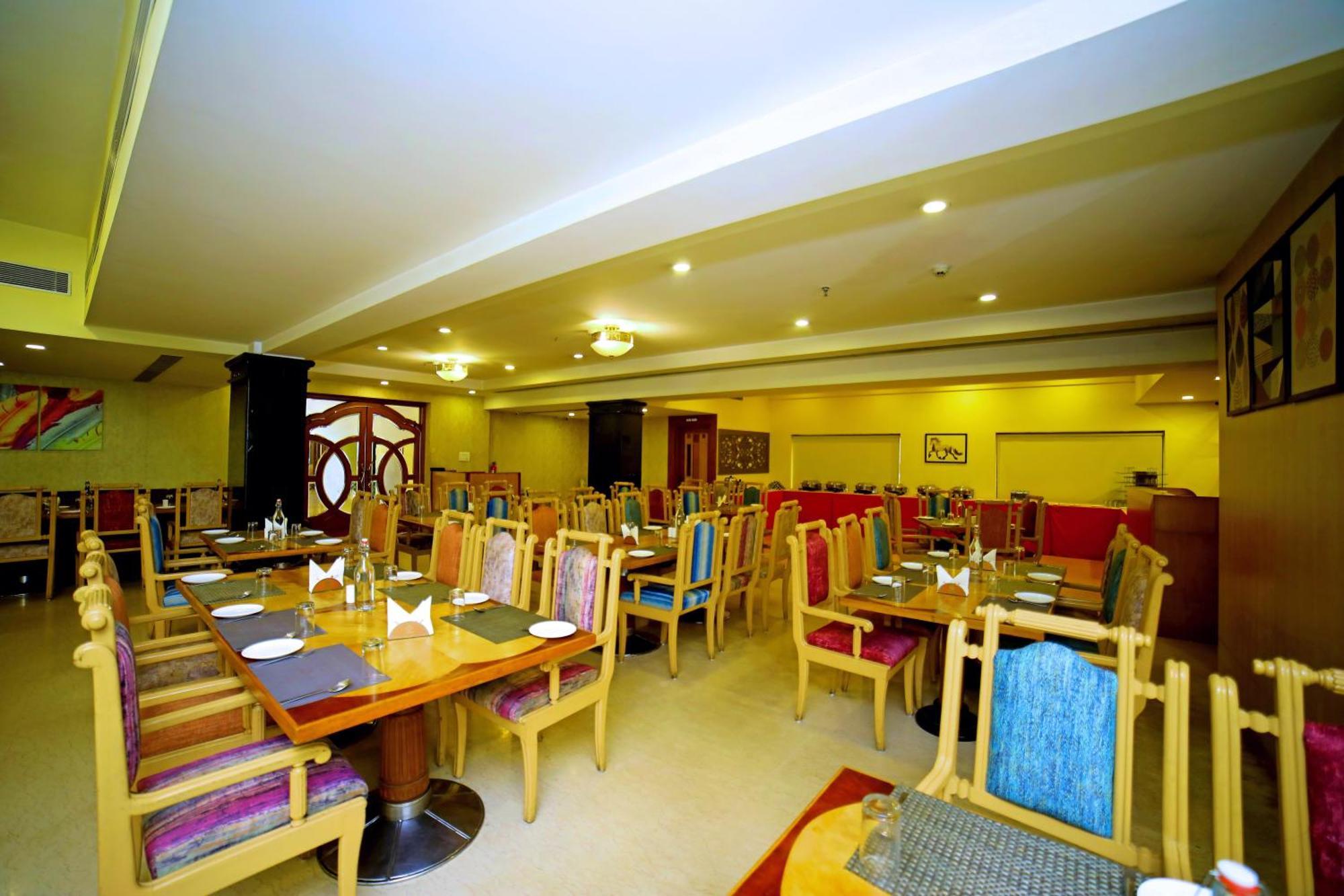 Raj Park- Hill View Hotel Тирупати Екстериор снимка