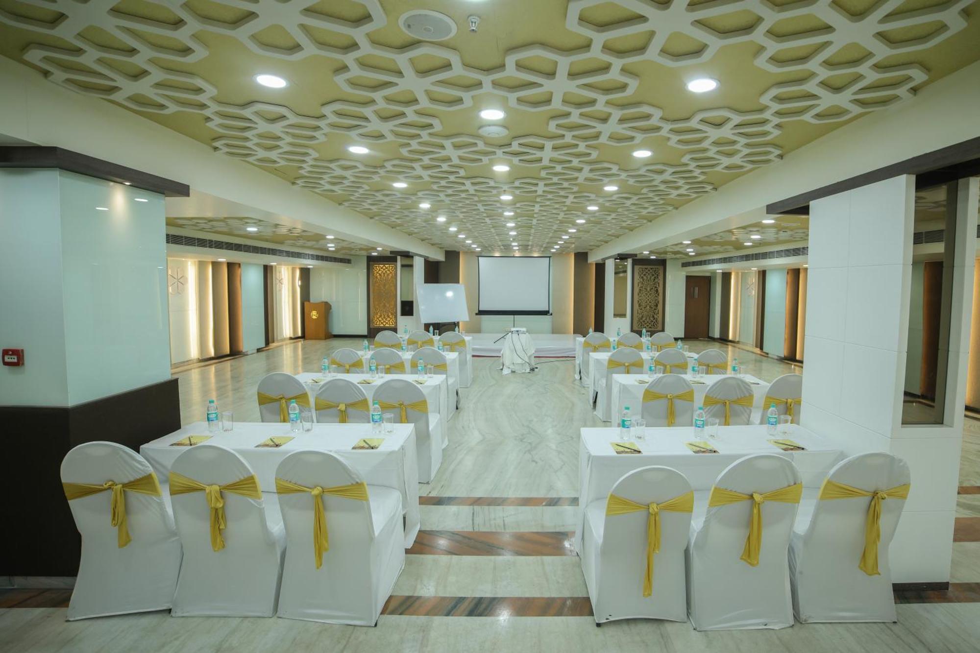 Raj Park- Hill View Hotel Тирупати Екстериор снимка