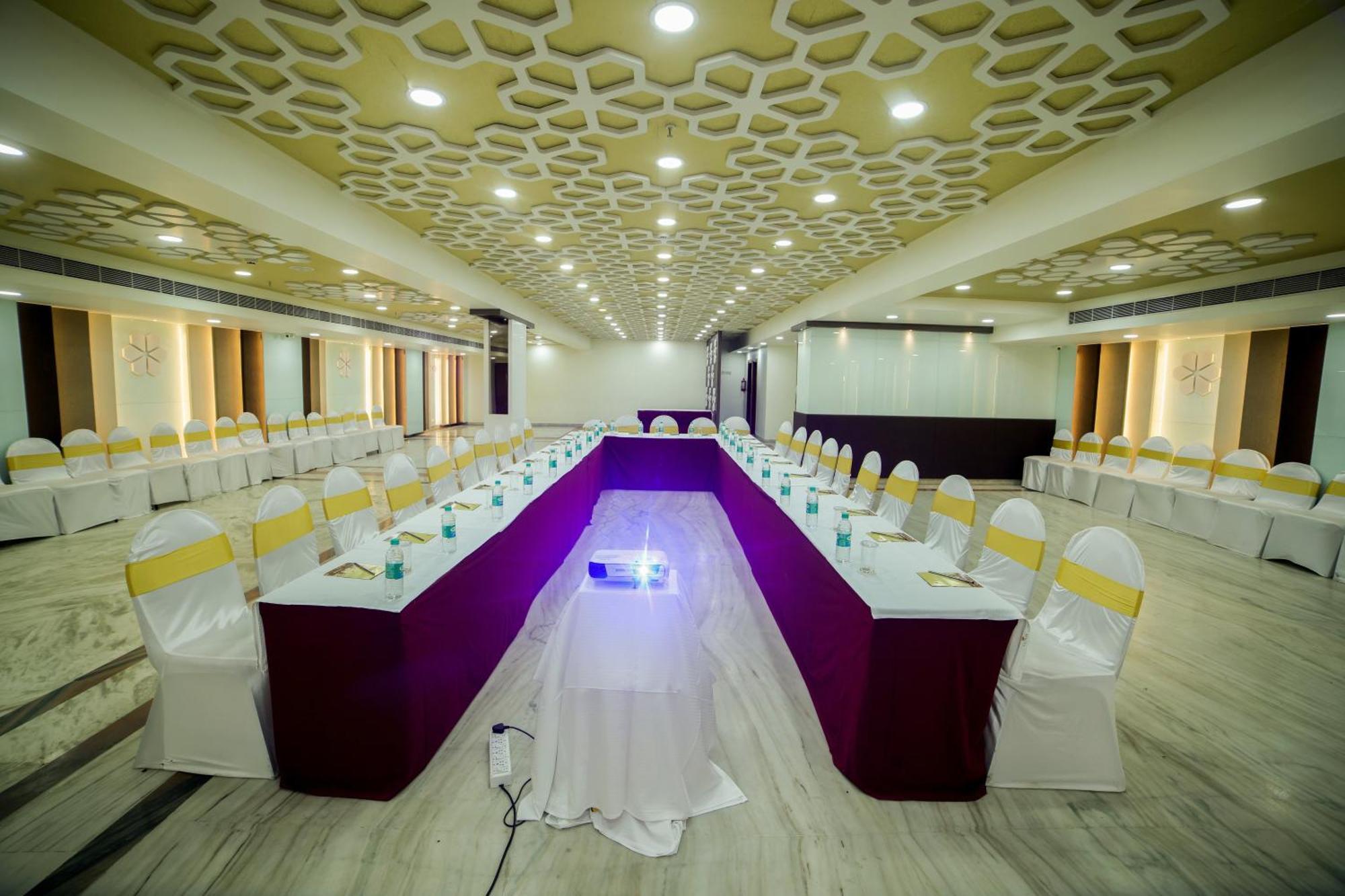 Raj Park- Hill View Hotel Тирупати Екстериор снимка