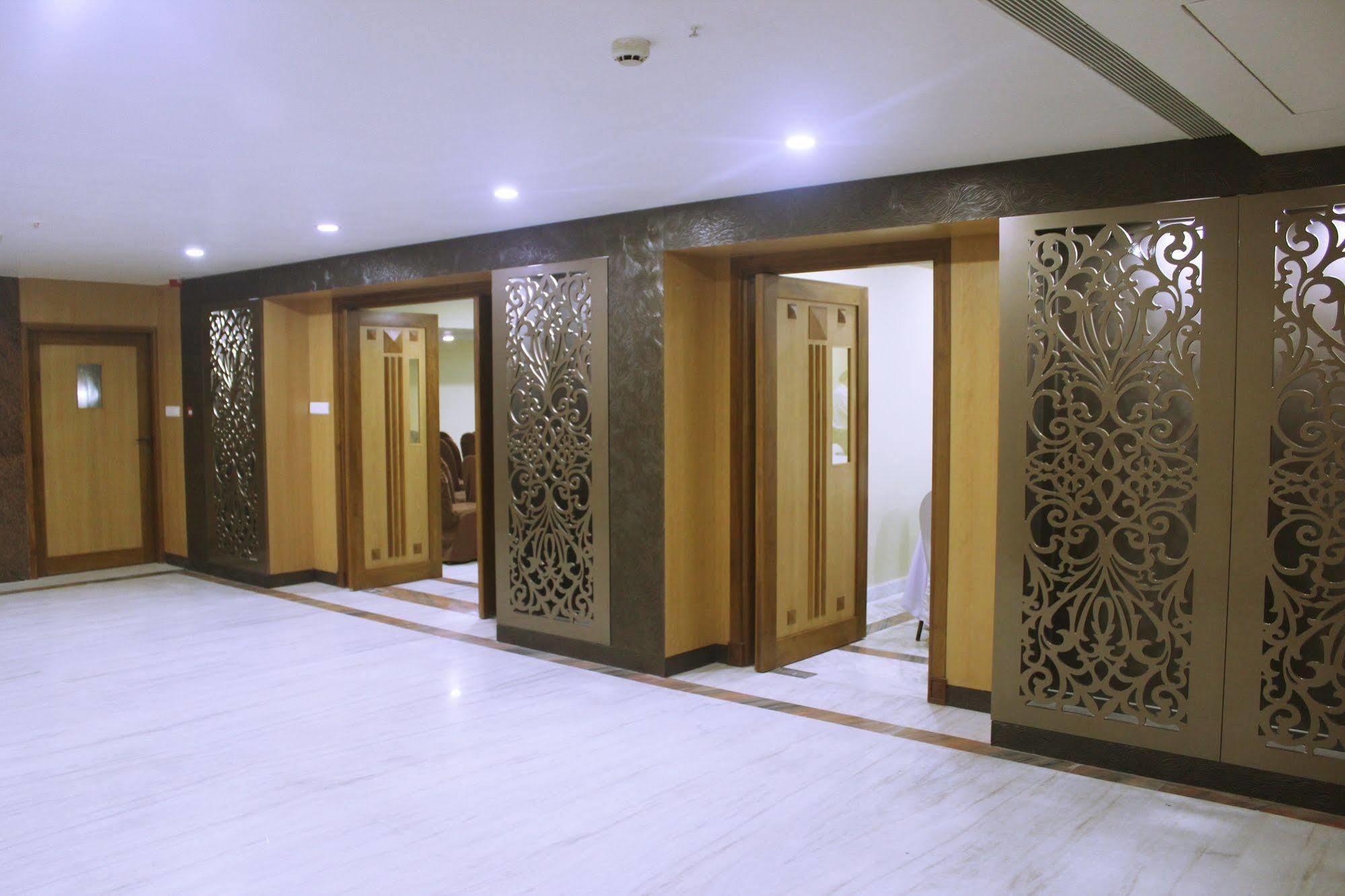 Raj Park- Hill View Hotel Тирупати Екстериор снимка