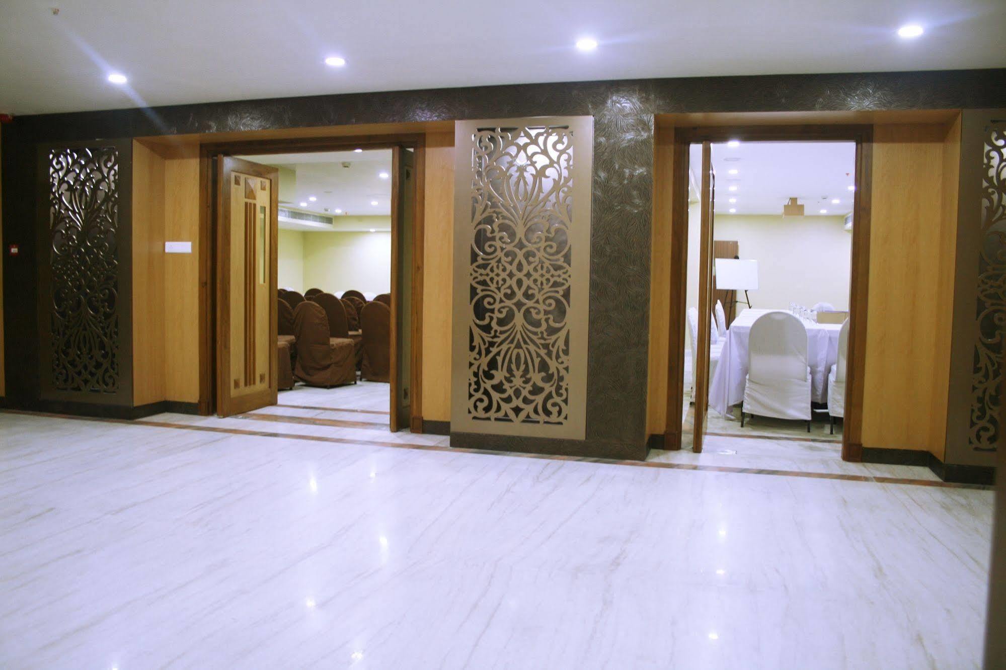 Raj Park- Hill View Hotel Тирупати Екстериор снимка