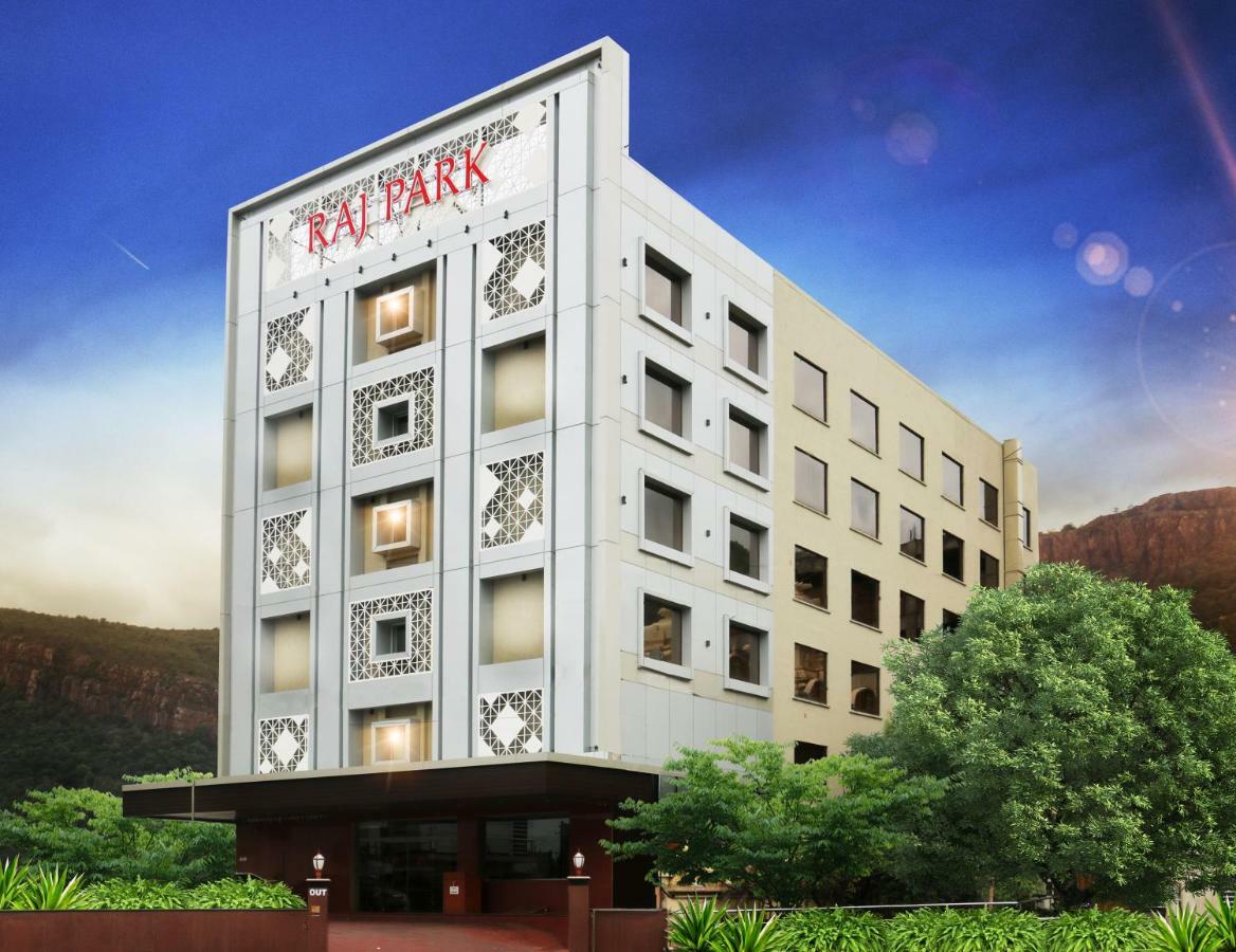 Raj Park- Hill View Hotel Тирупати Екстериор снимка